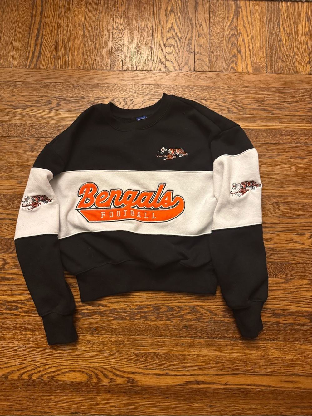 Bengals Football Crewneck Sweatshirt - Black & White with Orange  Retro Tiger